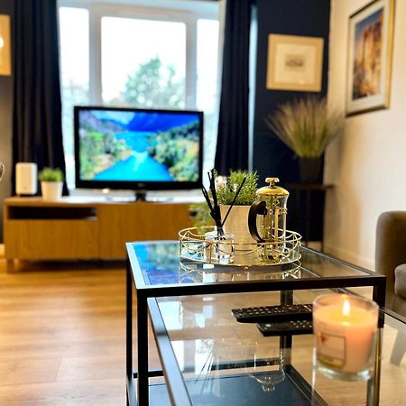Appartamento Ground Floor Flat With Free Parking & Wifi Glasgow Esterno foto