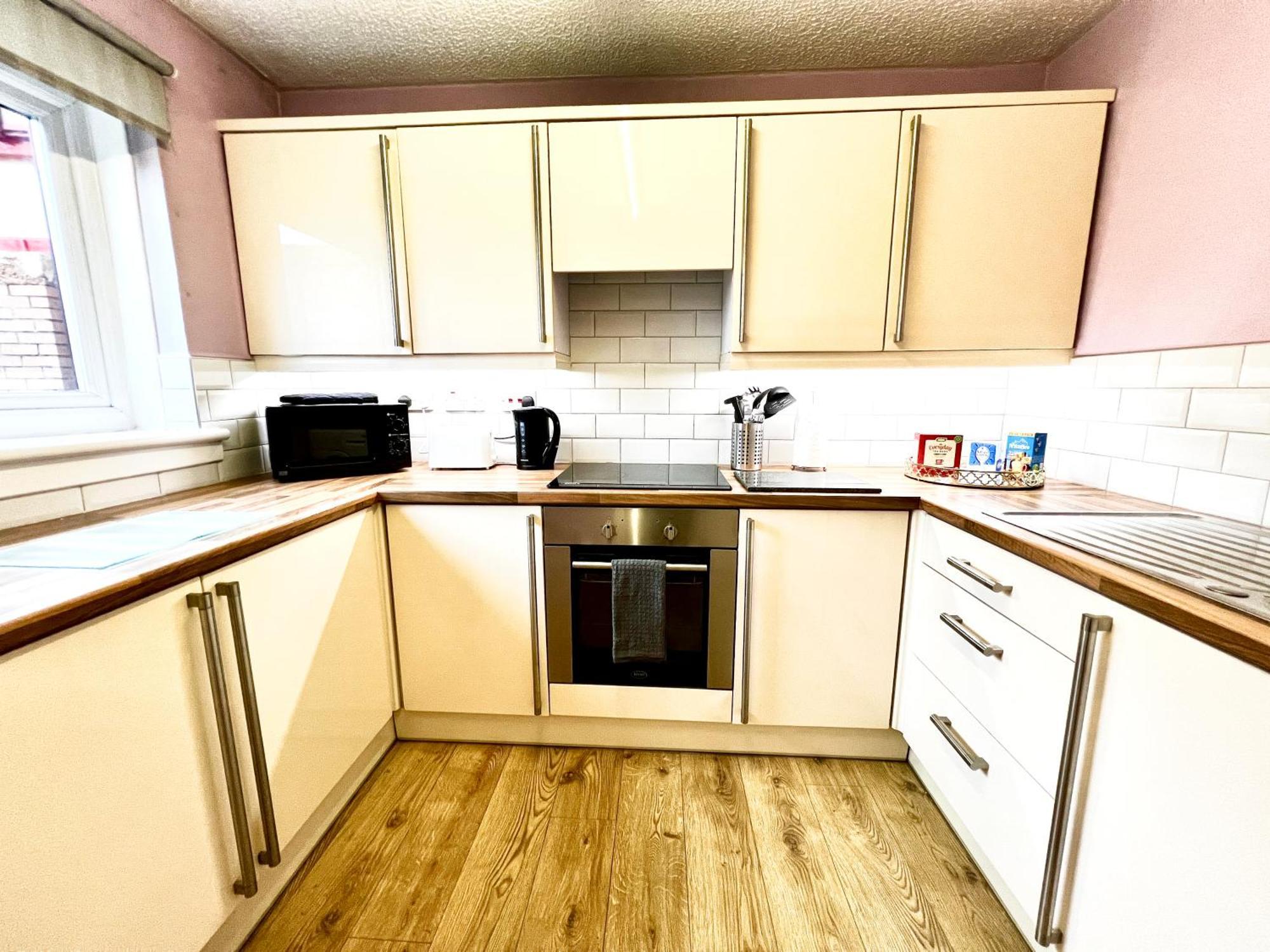 Appartamento Ground Floor Flat With Free Parking & Wifi Glasgow Esterno foto