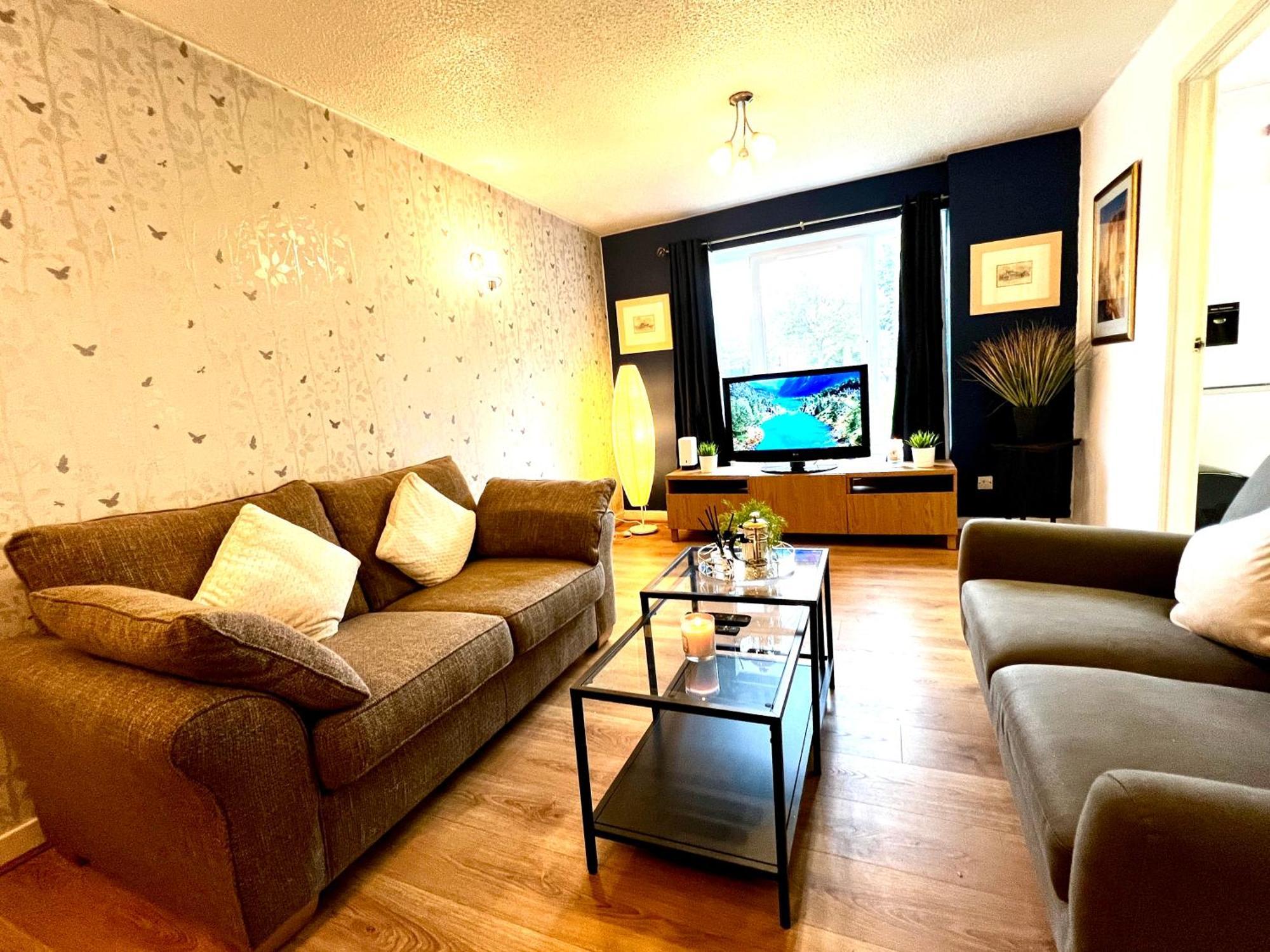 Appartamento Ground Floor Flat With Free Parking & Wifi Glasgow Esterno foto