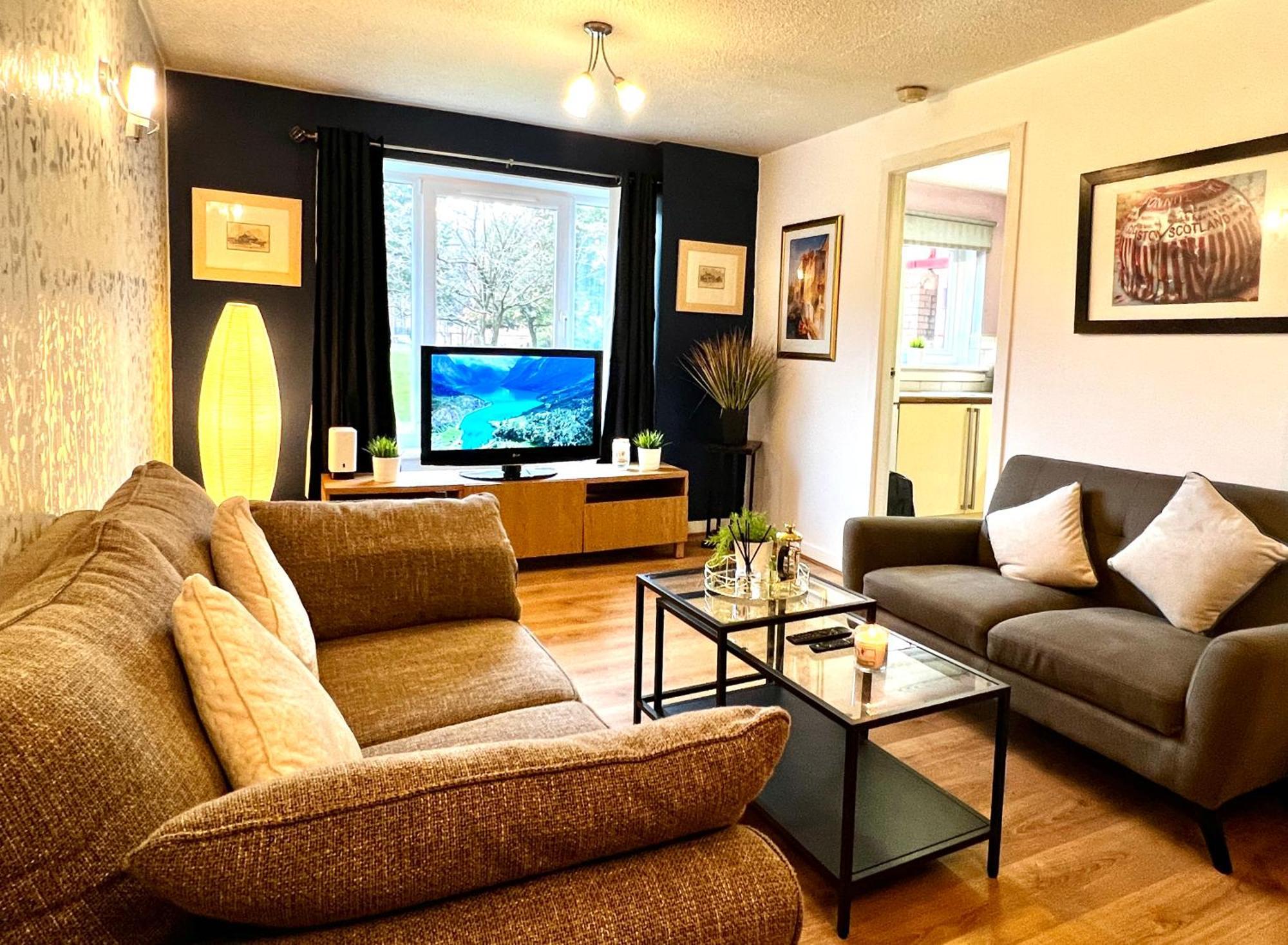 Appartamento Ground Floor Flat With Free Parking & Wifi Glasgow Esterno foto
