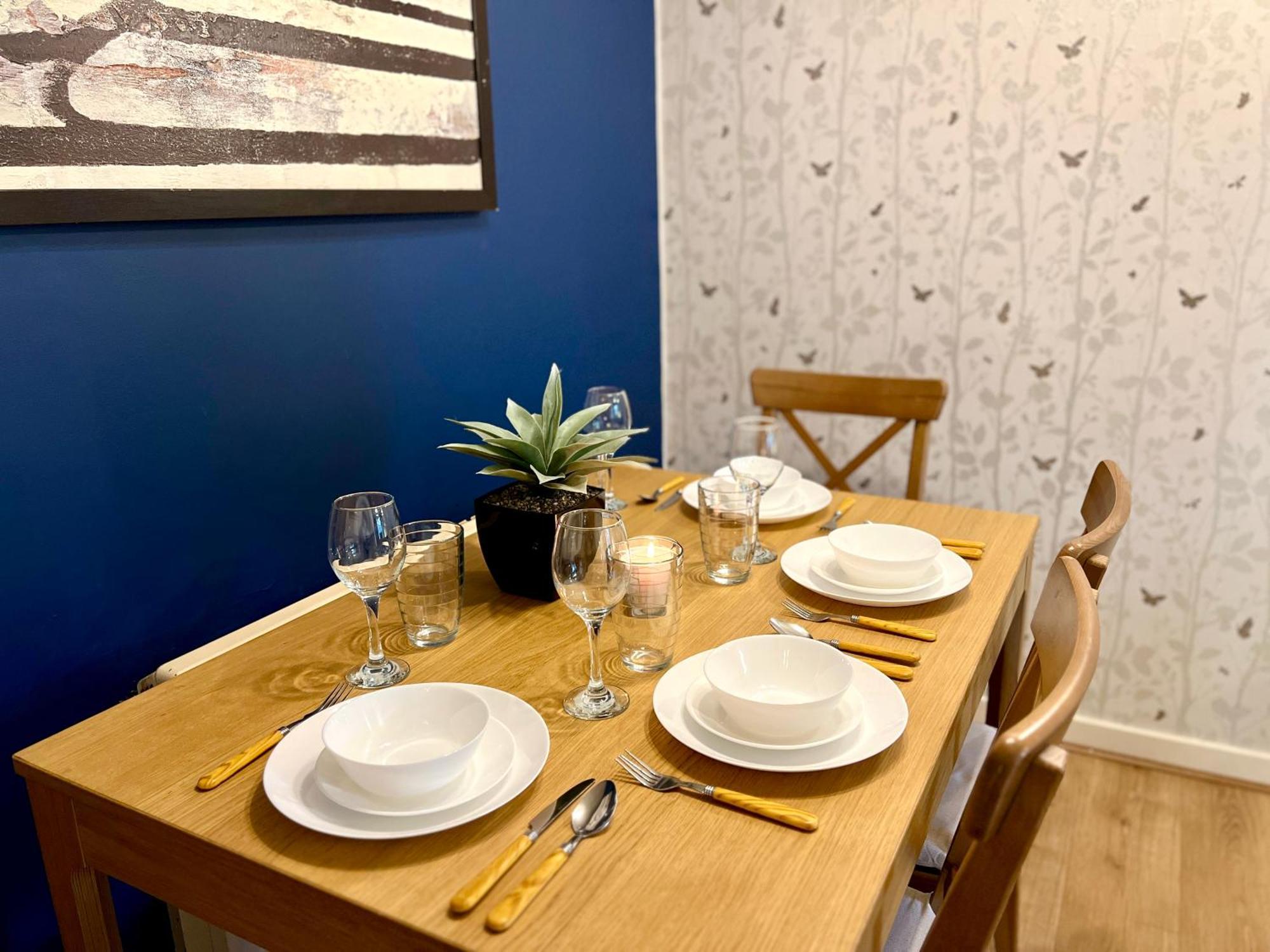 Appartamento Ground Floor Flat With Free Parking & Wifi Glasgow Esterno foto