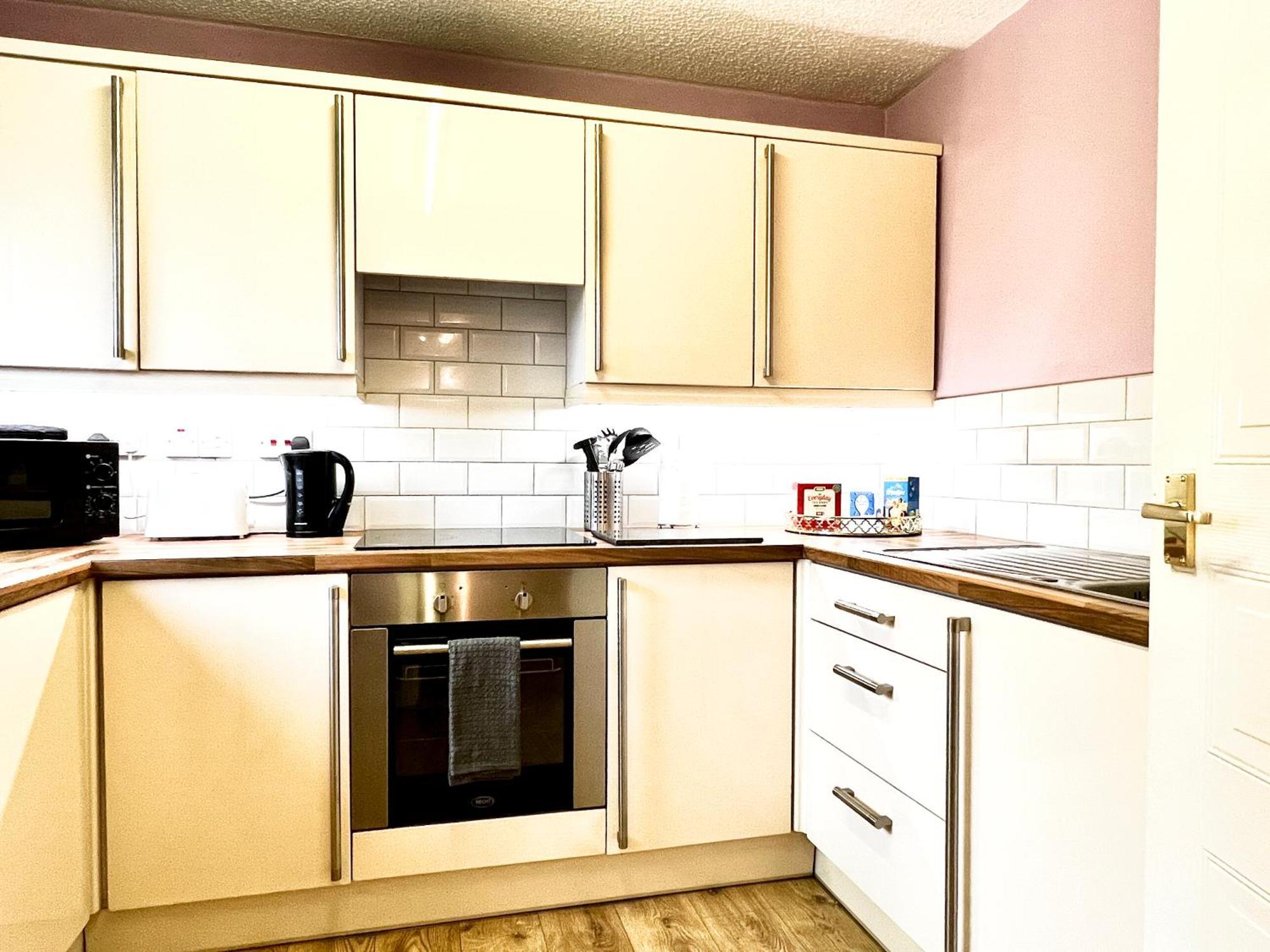 Appartamento Ground Floor Flat With Free Parking & Wifi Glasgow Esterno foto