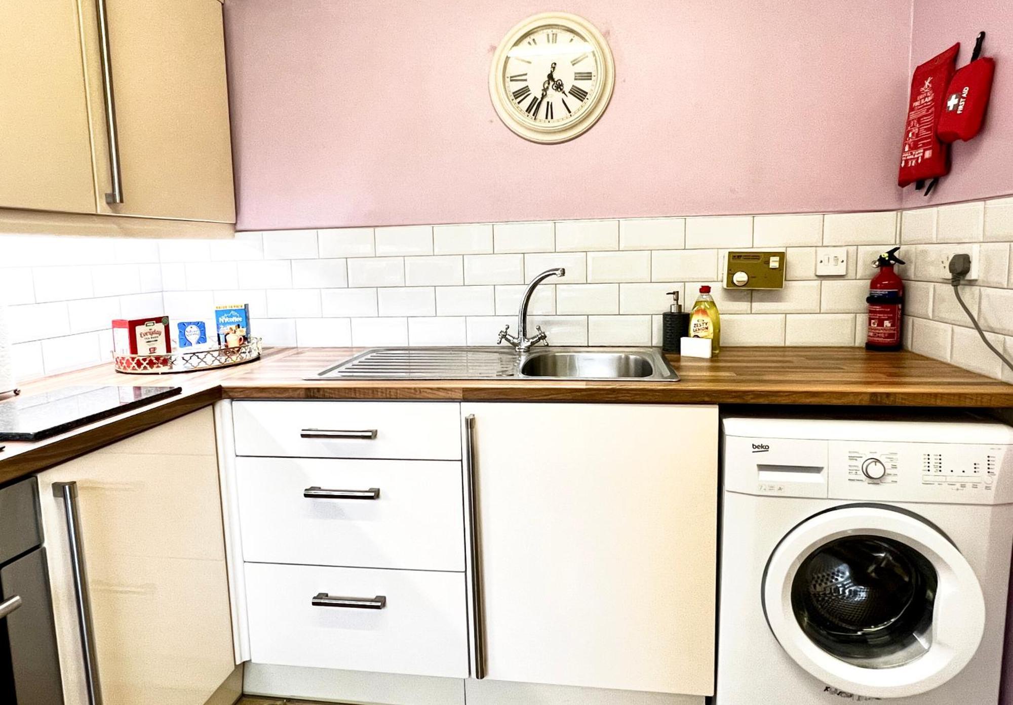 Appartamento Ground Floor Flat With Free Parking & Wifi Glasgow Esterno foto