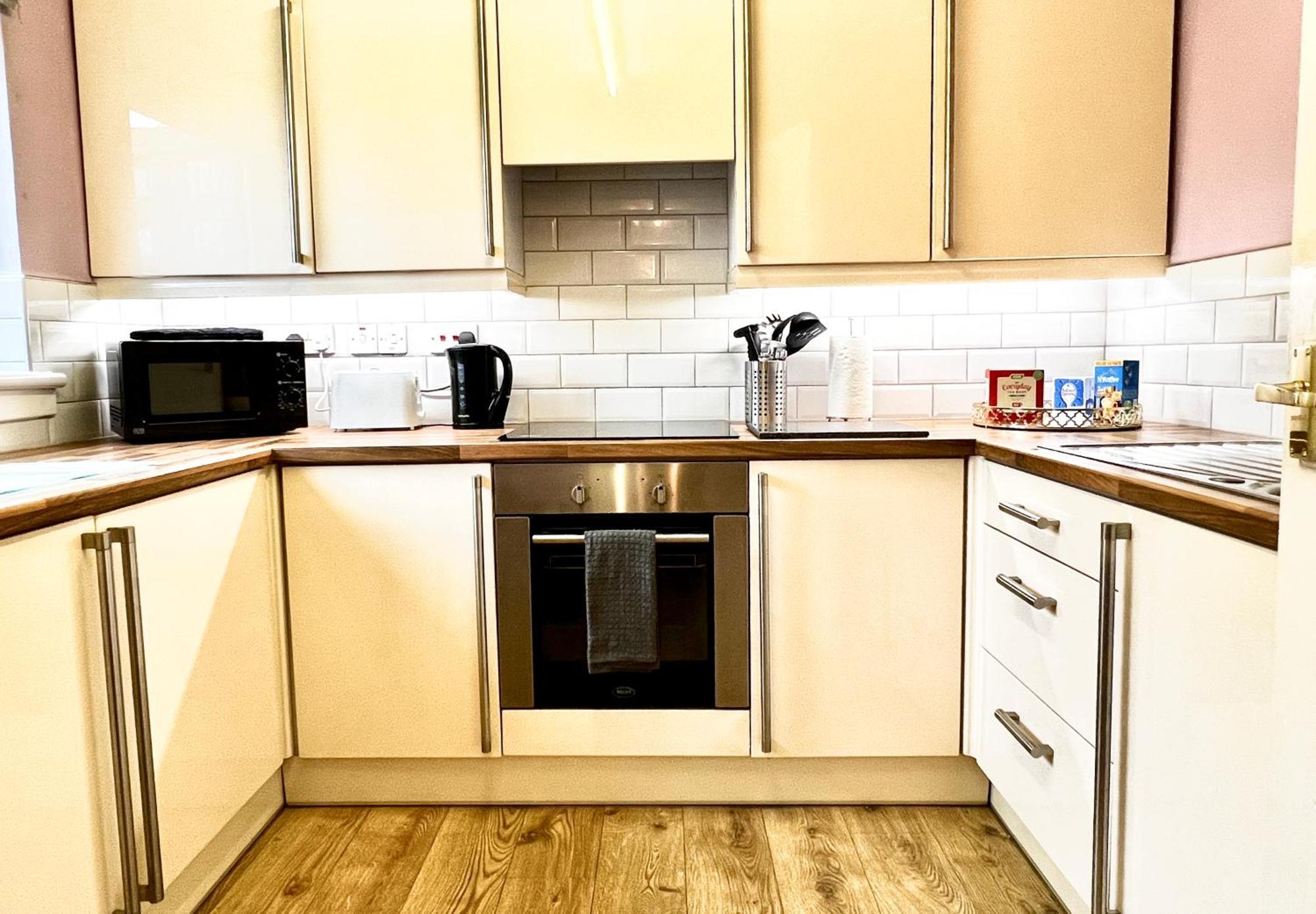 Appartamento Ground Floor Flat With Free Parking & Wifi Glasgow Esterno foto
