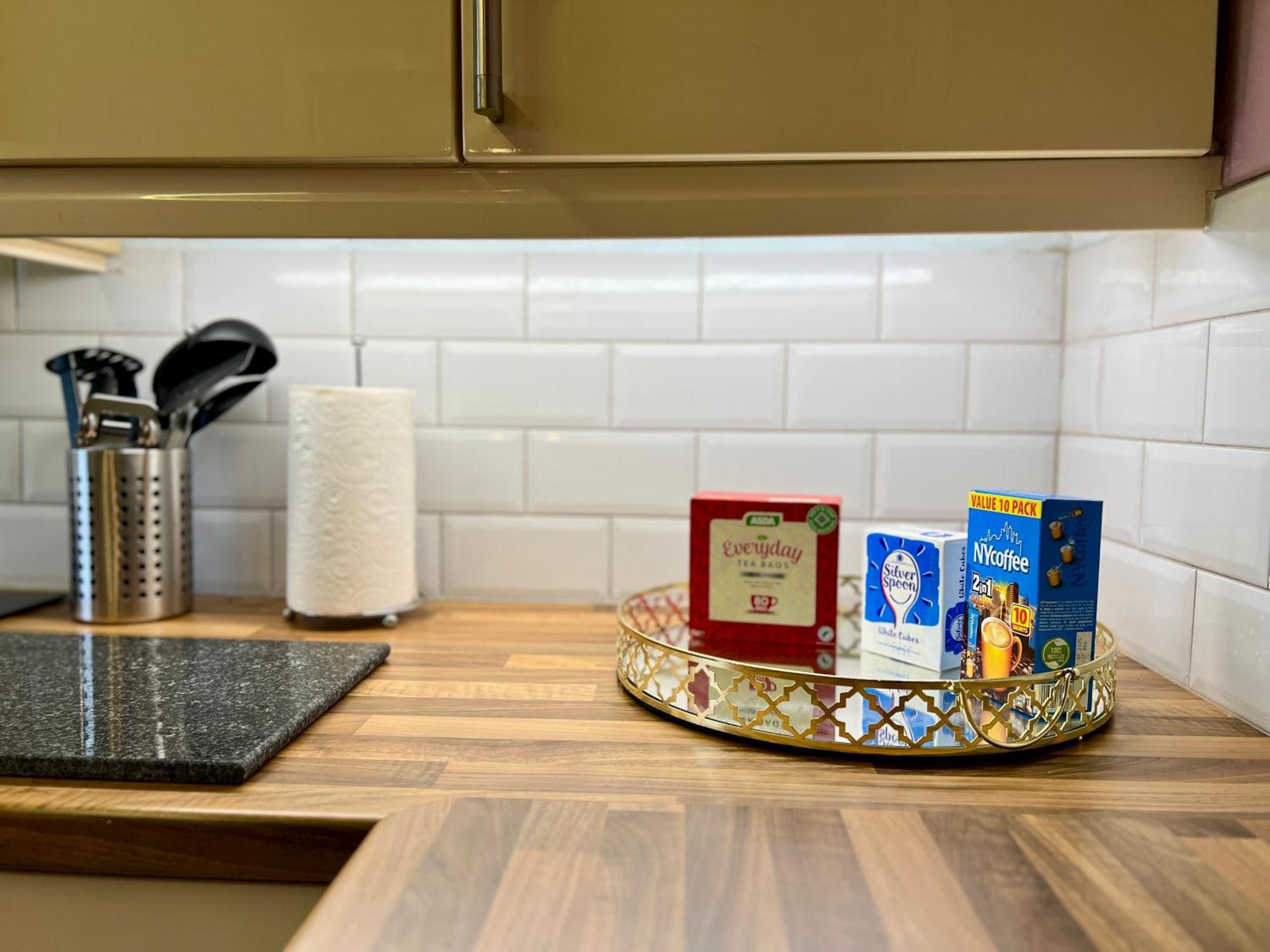 Appartamento Ground Floor Flat With Free Parking & Wifi Glasgow Esterno foto