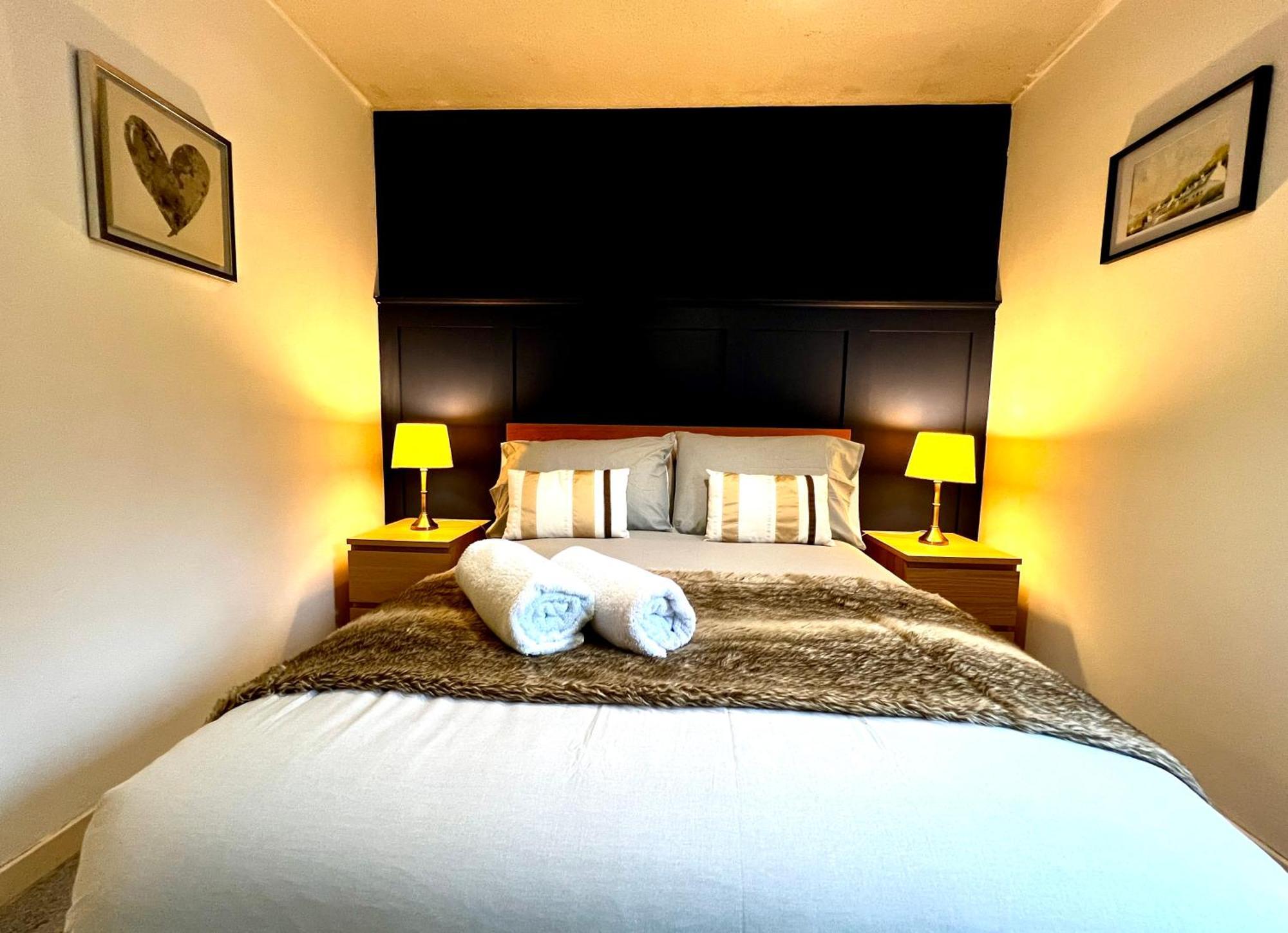 Appartamento Ground Floor Flat With Free Parking & Wifi Glasgow Esterno foto