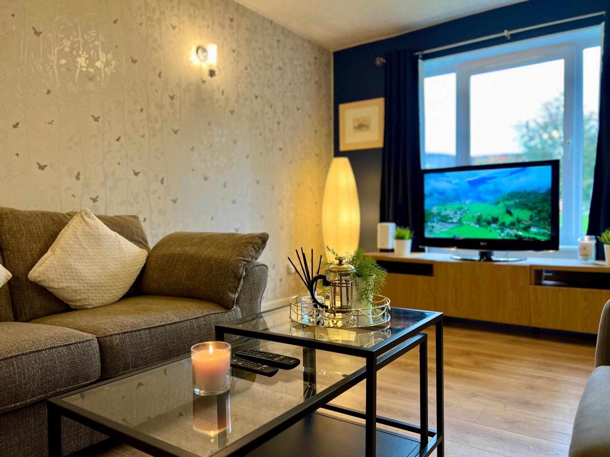Appartamento Ground Floor Flat With Free Parking & Wifi Glasgow Esterno foto