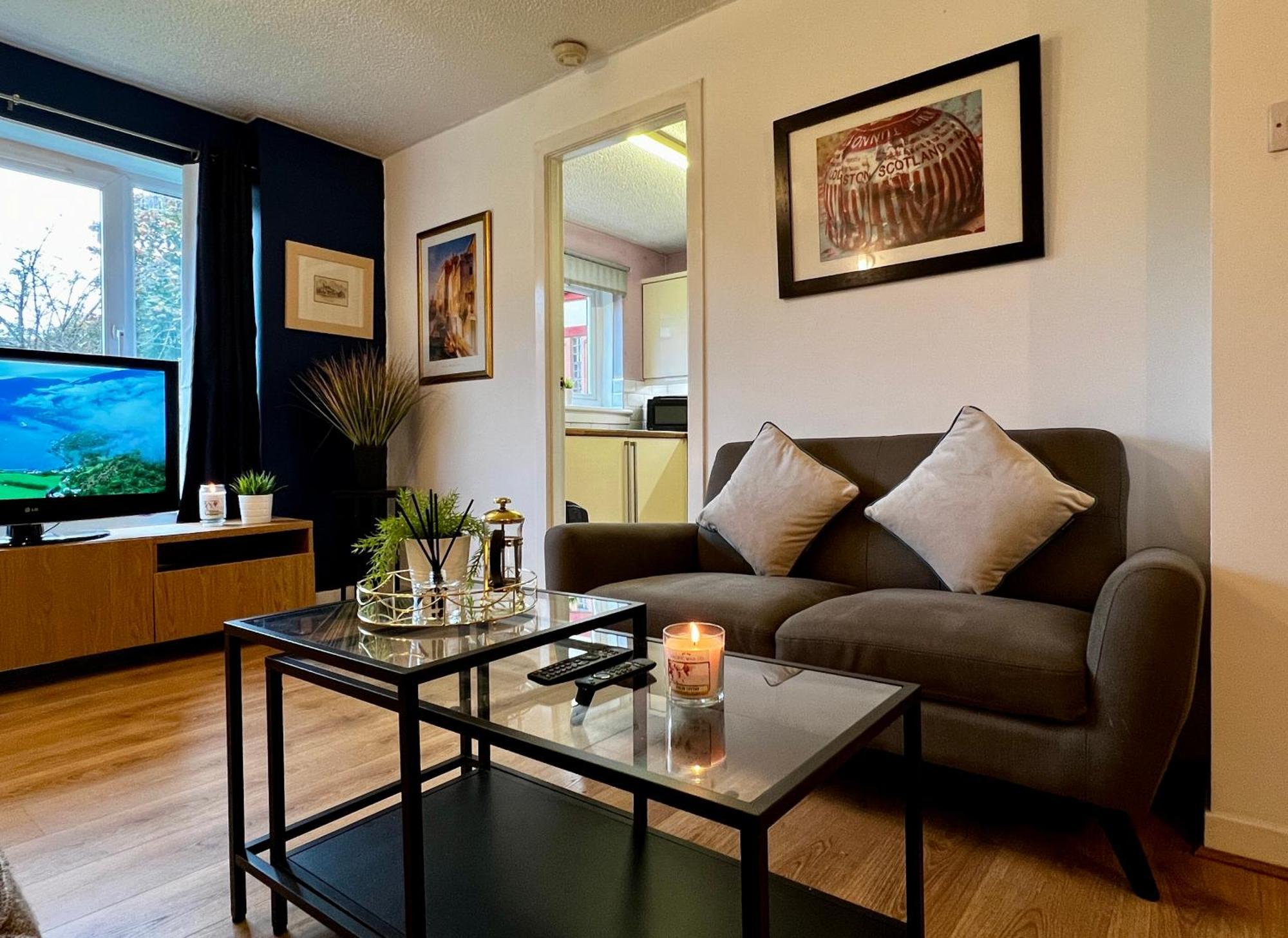 Appartamento Ground Floor Flat With Free Parking & Wifi Glasgow Esterno foto